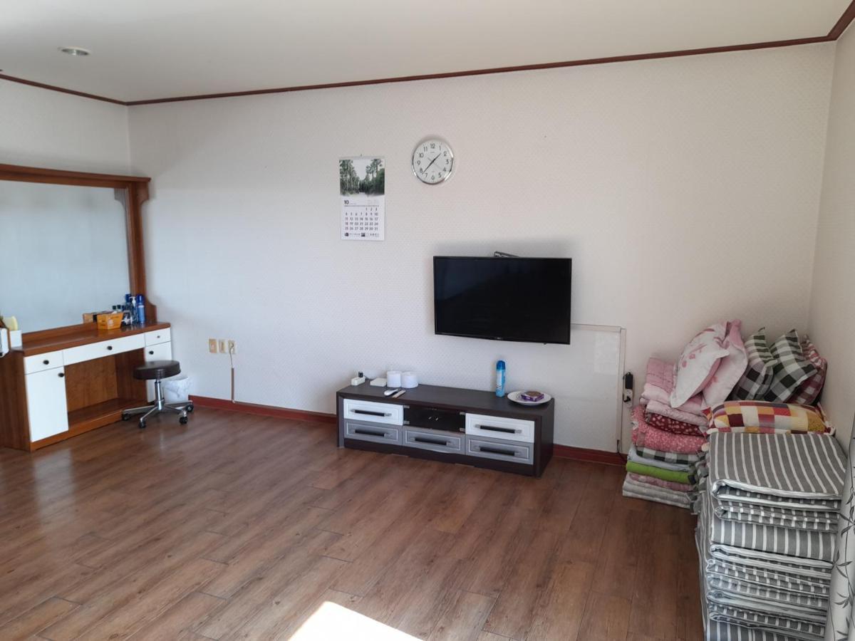 Haeansung Pension Seogwipo Bagian luar foto